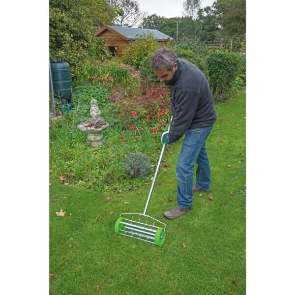 Draper Tools prozračivač za travnjak s valjkom/šiljcima 450 mm zeleni Aeratori za travnjak Naručite namještaj na deko.hr 24